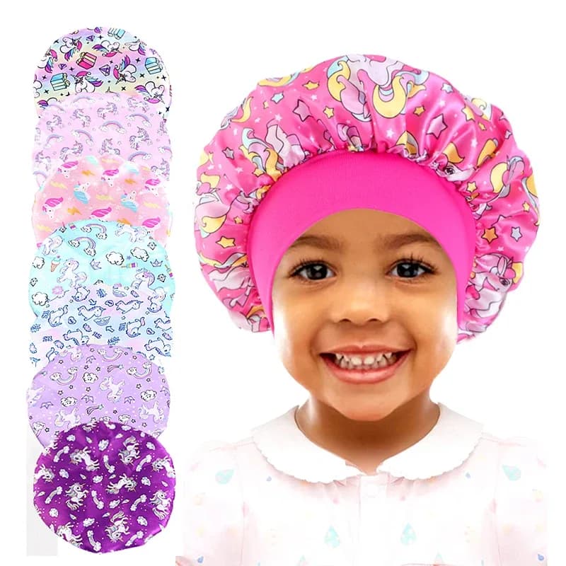 Boné Infantil de Cetim Estampado TinySteps: Proteção Antifrizz e Conforto para Cabelos Cacheados — imagem 1