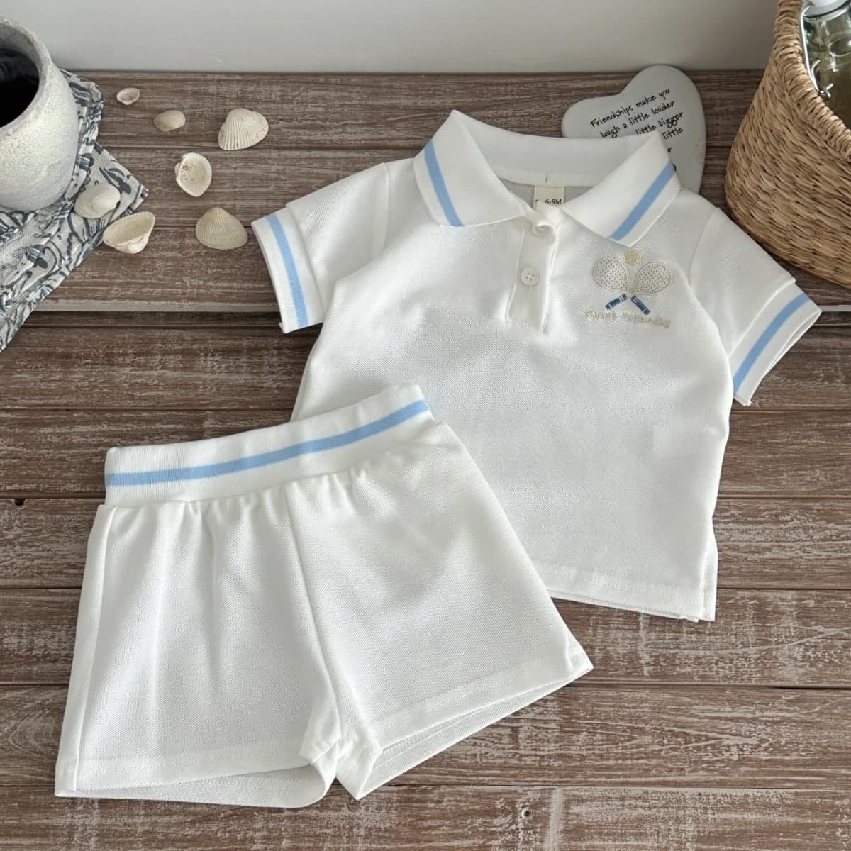 Conjunto Bebê Menino Esportivo Verão TinySteps: Camiseta Bordada e Shorts Macio para Brincar Confortável