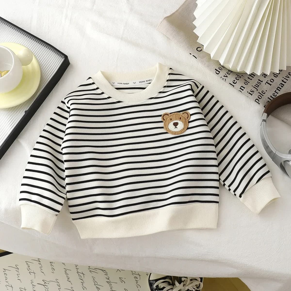 Camiseta Manga Comprida Infantil Unissex TinySteps: Conforto Elástico e Estilo Pulôver para Bebês e Crianças