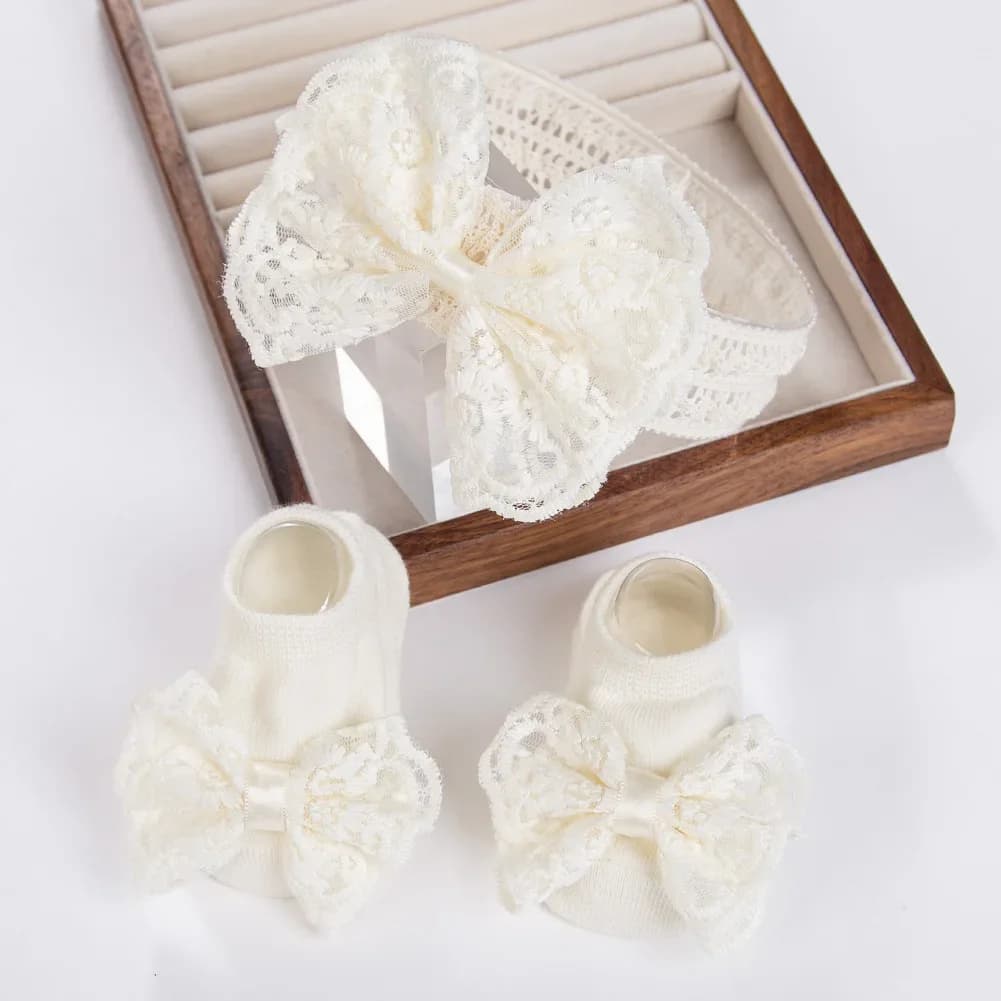 Kit Princesa TinySteps: Faixas de Renda e Meias para Bebês Recém-Nascidas com Strass e Pérolas — imagem 1