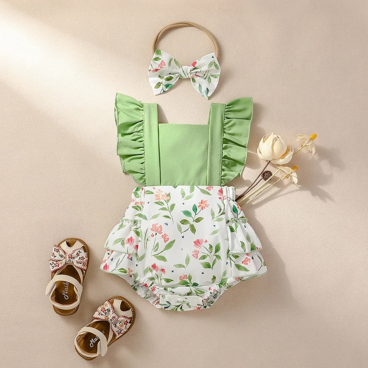 Macacão Bebê Menina Floral Verão TinySteps + Bandana Combinando - Charme e Conforto para Recém-Nascidas
