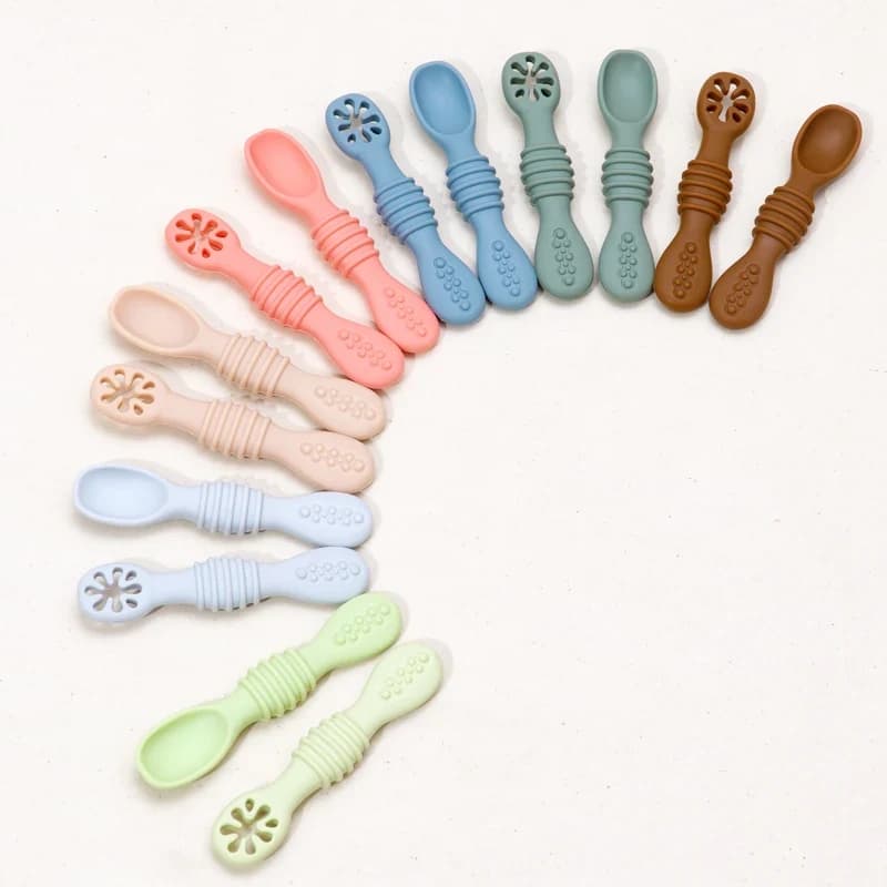 Conjunto Garfo e Colher de Silicone Macio TinySteps para Bebês Aprenderem a Comer Sozinhos com Segurança — imagem 1