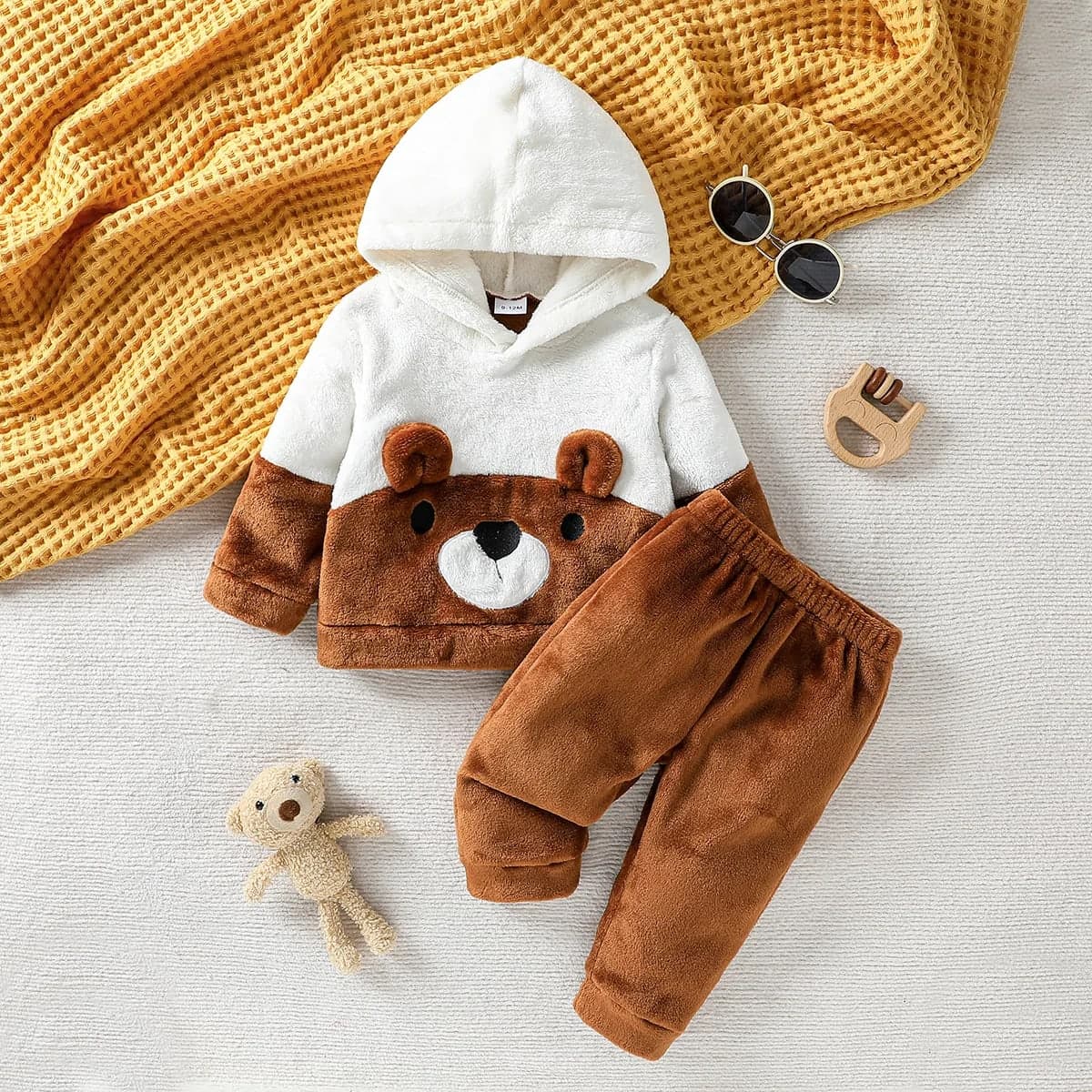 Conjunto de Pelúcia Fofo TinySteps para Bebês: Casaco com Capuz e Calça para Inverno Aconchegante (0 a 1 ano)