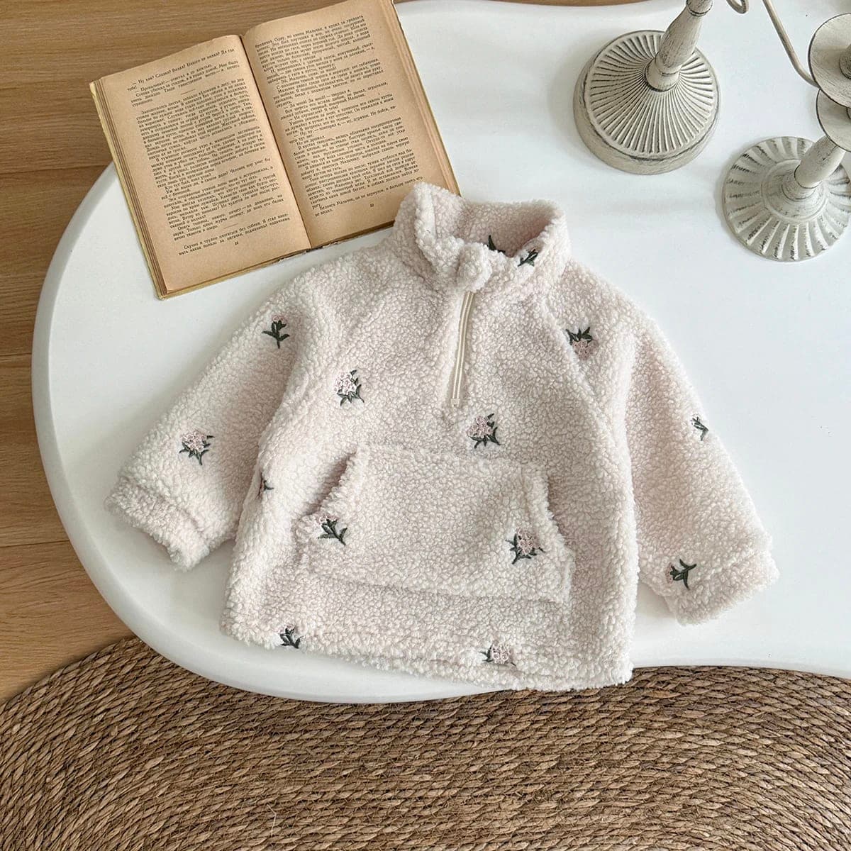 Casaco Infantil Quentinho de Pelúcia com Bordado de Flores para Meninas - Jaqueta Fofa de Inverno TinySteps